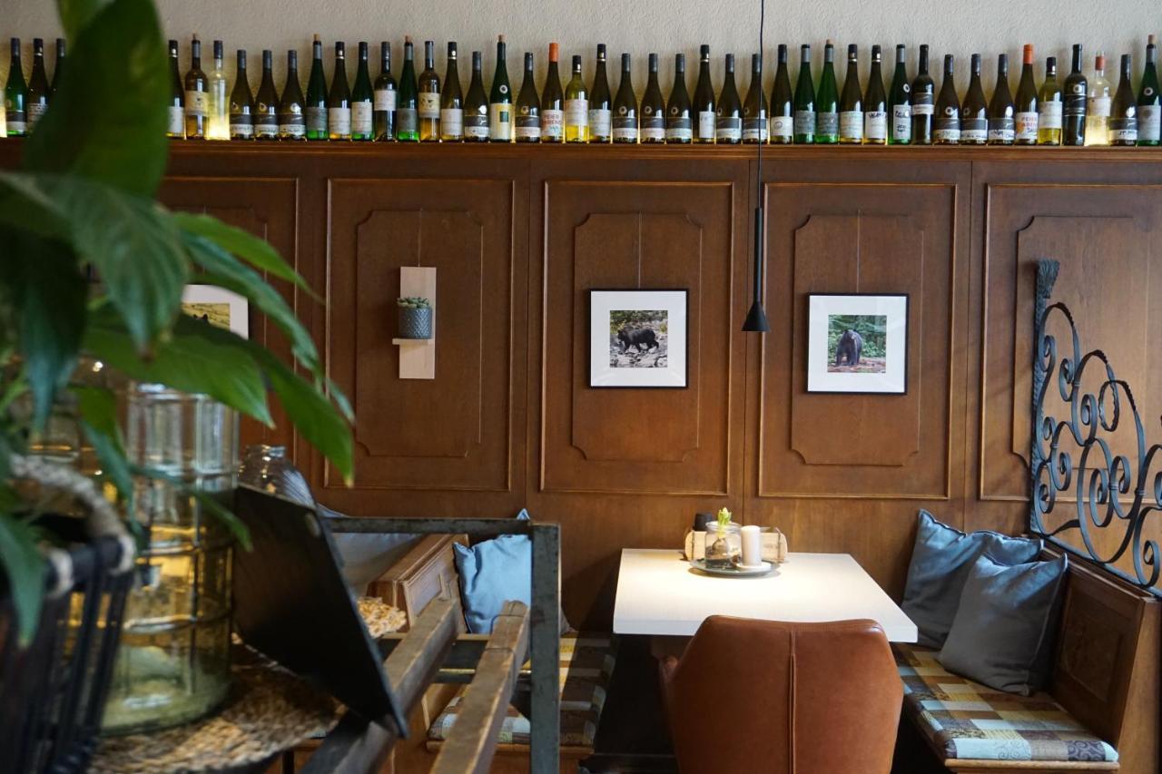 & Weinhaus Zum Schwarzen Baeren